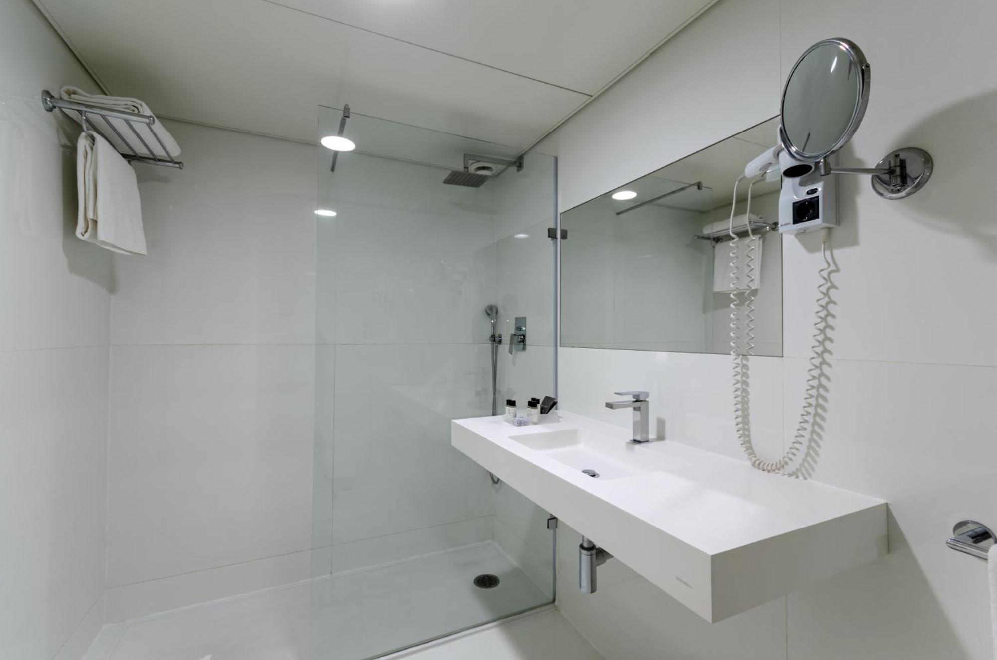 Habitación Doble (2 adultos + 1 niño) - 1 o 2 camas